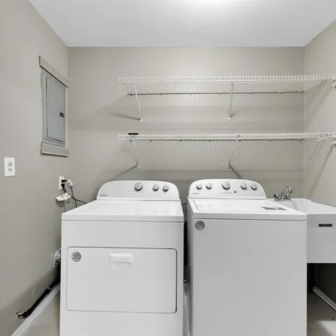 $1,425 | 9082 Louise Street, Livonia, MI 48150