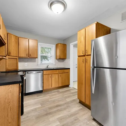 $1,425 | 9082 Louise Street, Livonia, MI 48150