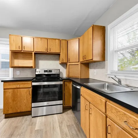 $1,425 | 9082 Louise Street, Livonia, MI 48150