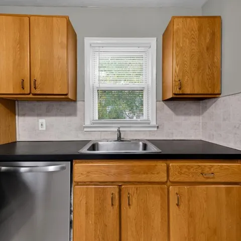 $1,425 | 9082 Louise Street, Livonia, MI 48150