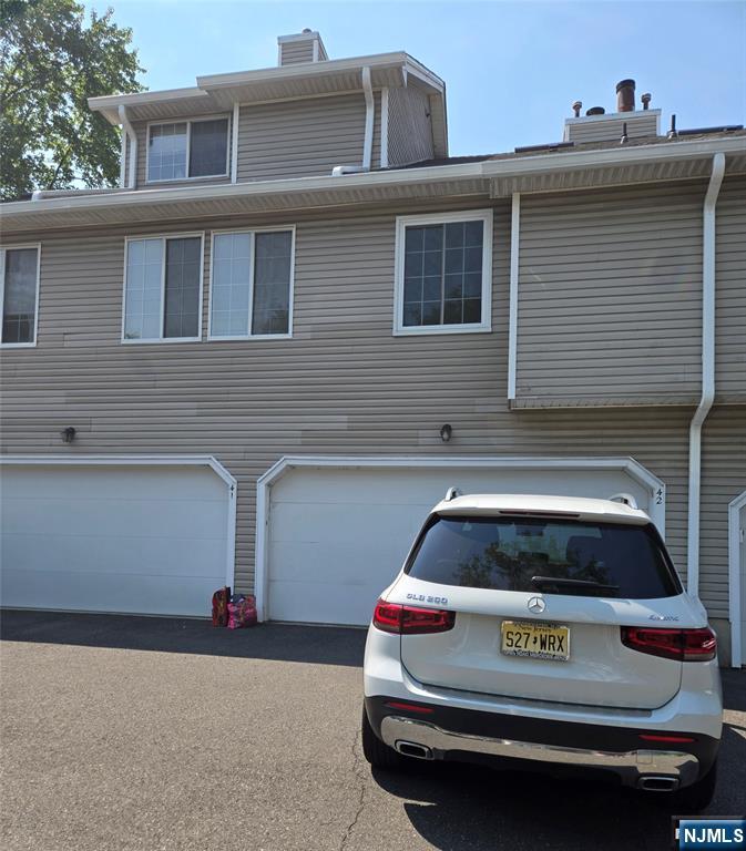 42 Birchwood Road Bedminster, NJ 07921 - Photo 2 of 46