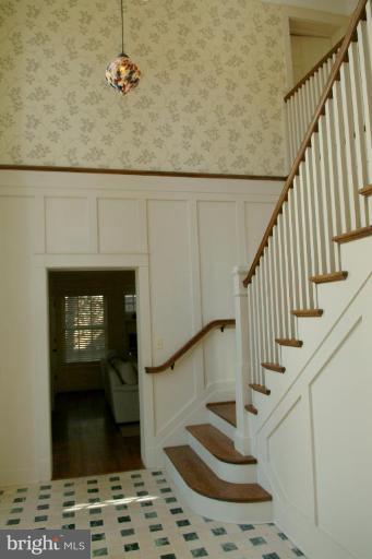 2003 Rockingham Street McLean, VA 22101 - Photo 2 of 30 Entrance / Foyer