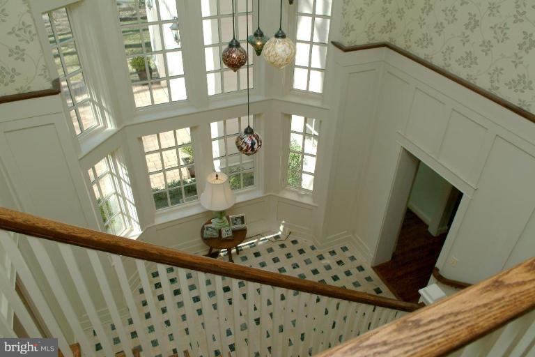 2003 Rockingham Street McLean, VA 22101 - Photo 11 of 30 Hallway