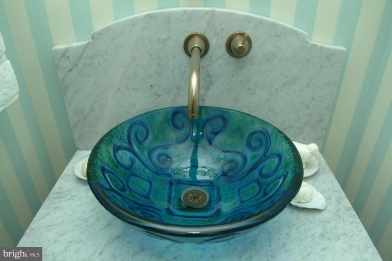 2003 Rockingham Street McLean, VA 22101 - Photo 27 of 30 Designer Hardware & Fixtures
