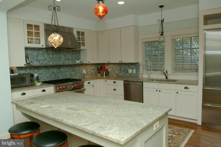 2003 Rockingham Street McLean, VA 22101 - Photo 7 of 30 Kitchen