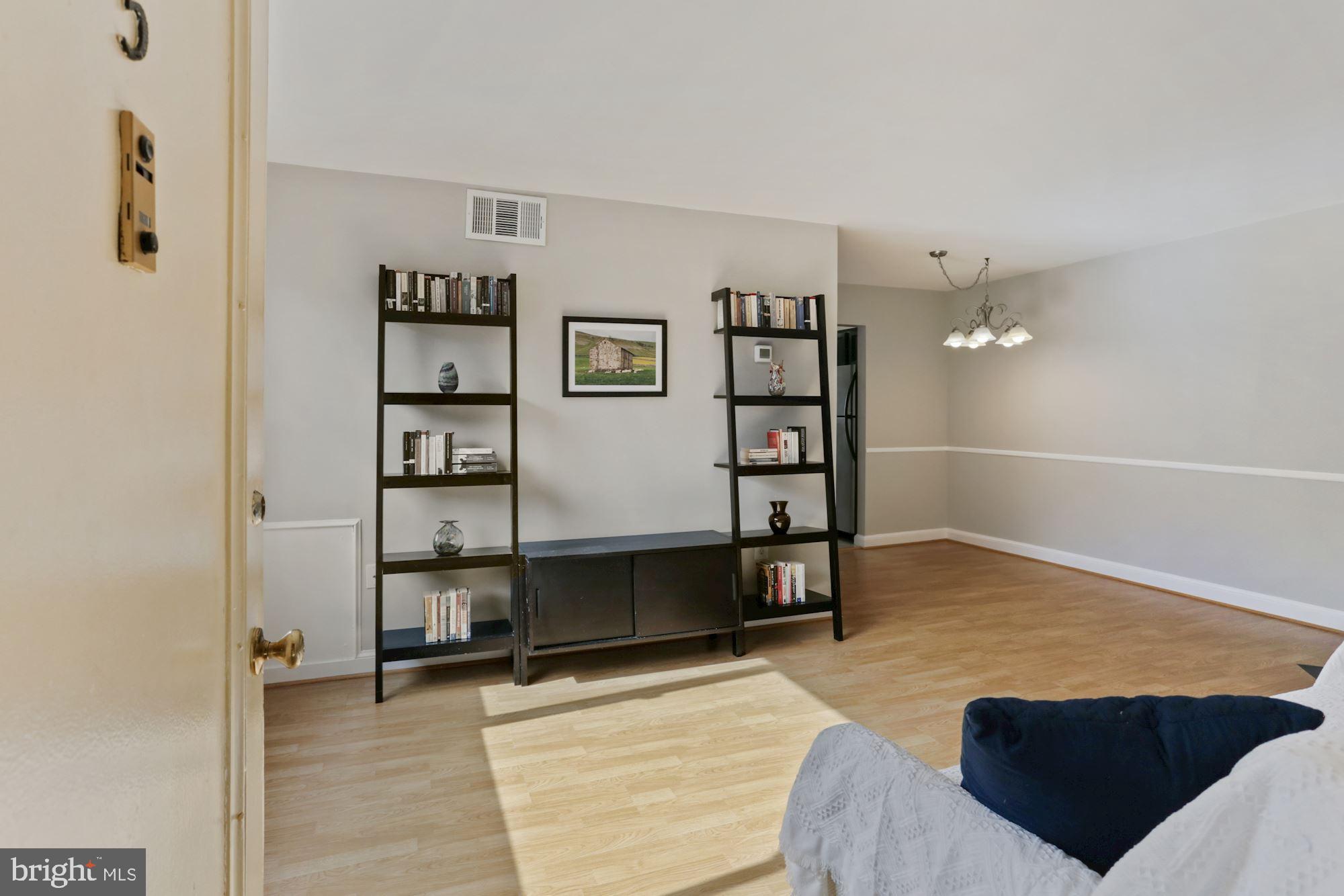 2604 Tunlaw Road Northwest, Unit 5 Washington, DC 20007 - Photo 3 of 28 INVITING ENTRY