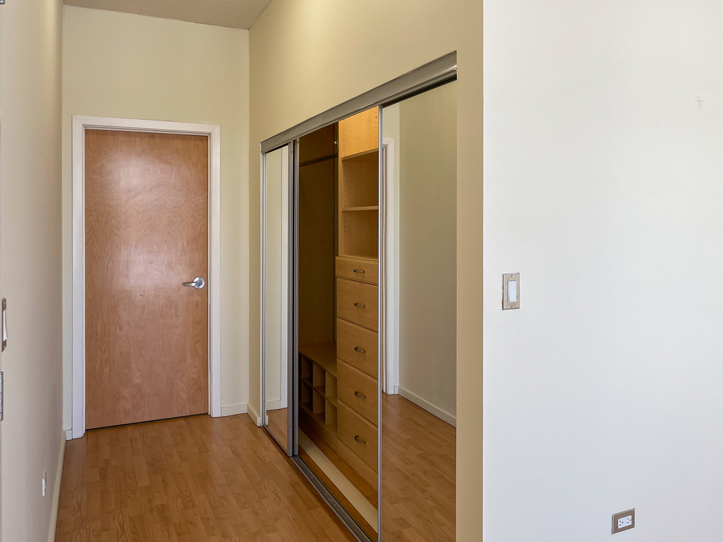 321 South Sangamon Street, Unit 604 Chicago, IL 60607 - Photo 15 of 24 a view of front door