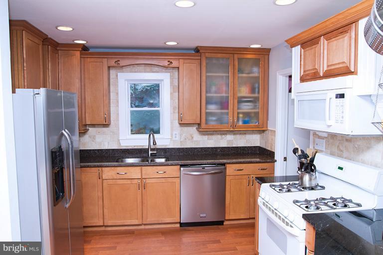 7406 Kelvin Place Springfield, VA 22151 - Photo 2 of 30 Kitchen1