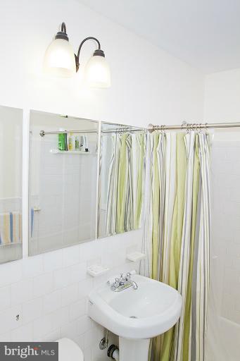 7406 Kelvin Place Springfield, VA 22151 - Photo 13 of 30 Bath