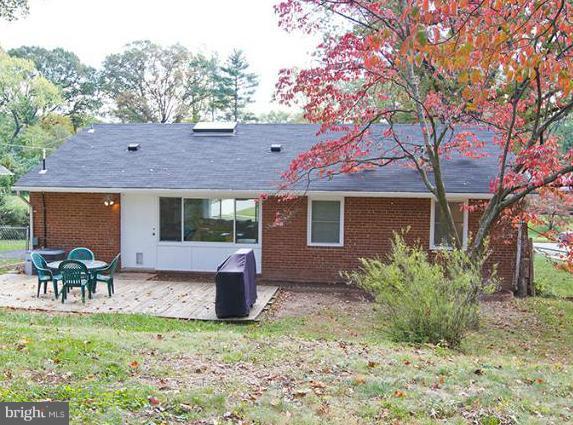 7406 Kelvin Place Springfield, VA 22151 - Photo 27 of 30 Exterior (Rear)