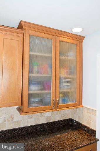 7406 Kelvin Place Springfield, VA 22151 - Photo 6 of 30 Kitchen5