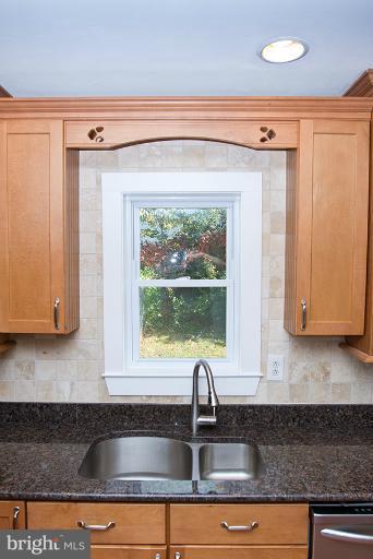 7406 Kelvin Place Springfield, VA 22151 - Photo 7 of 30 Kitchen6