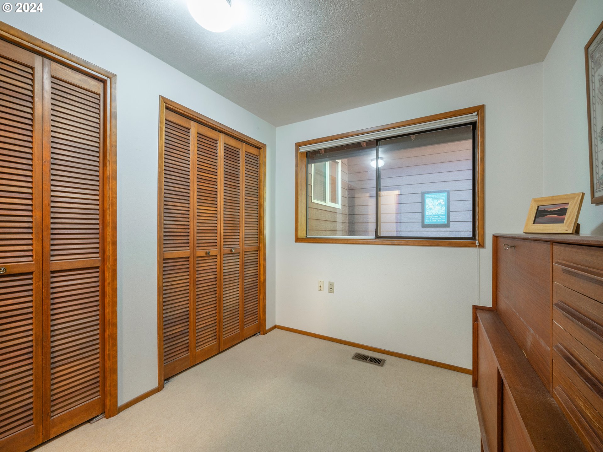 1778 West 27th Place Eugene, OR 97405 - Photo 20 of 43 a view of an empty room with a window