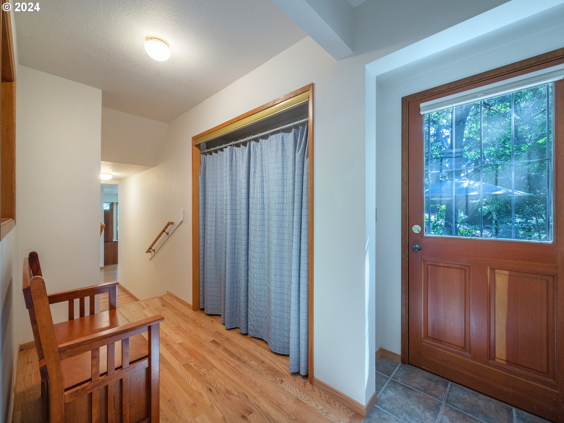 1778 West 27th Place Eugene, OR 97405 - Photo 25 of 43 a view of an entryway with a hardwood