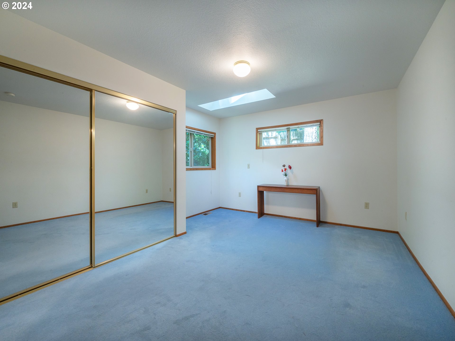 1778 West 27th Place Eugene, OR 97405 - Photo 28 of 43 an empty room with windows