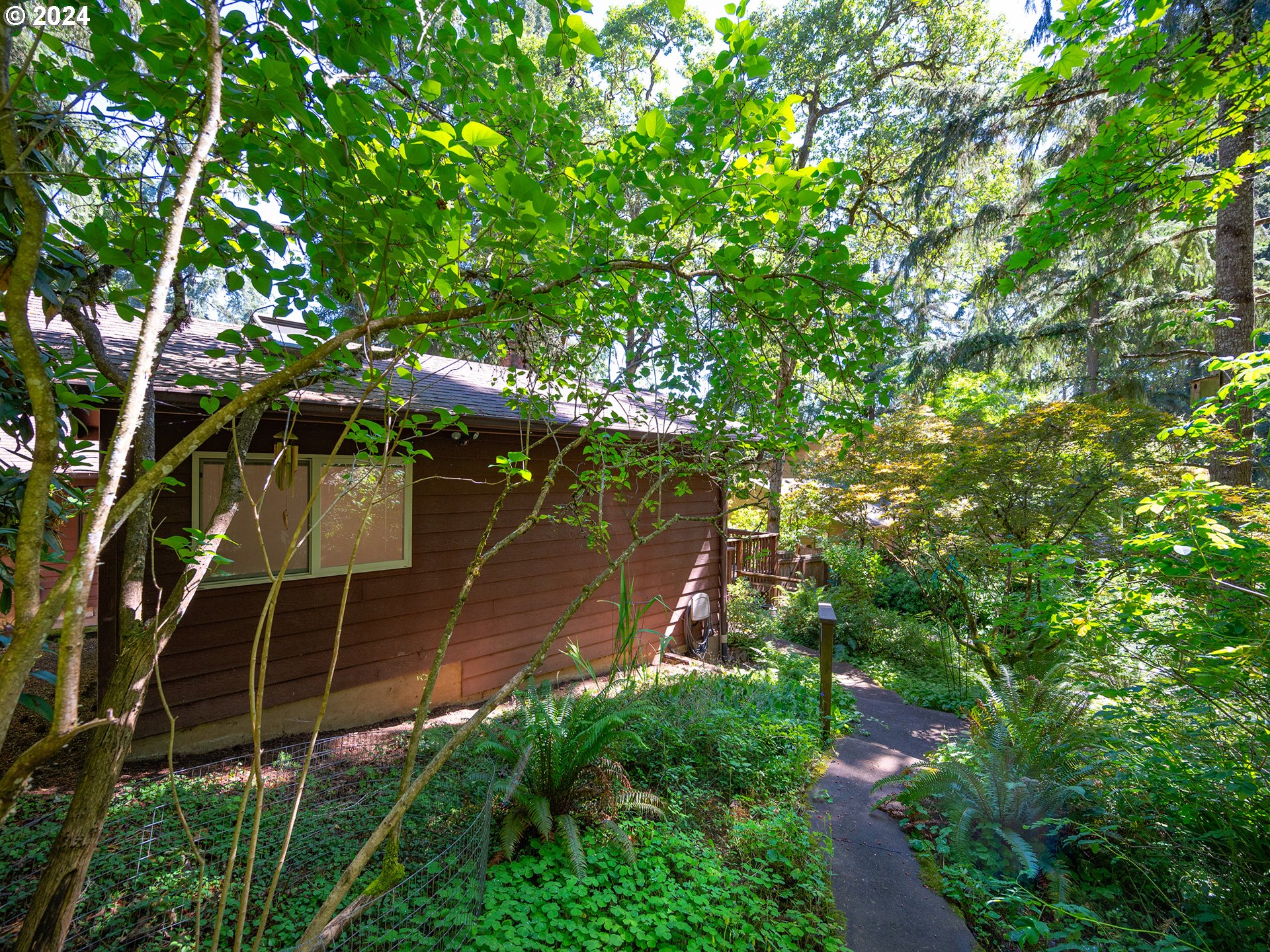 1778 West 27th Place Eugene, OR 97405 - Photo 39 of 43 a view of yard