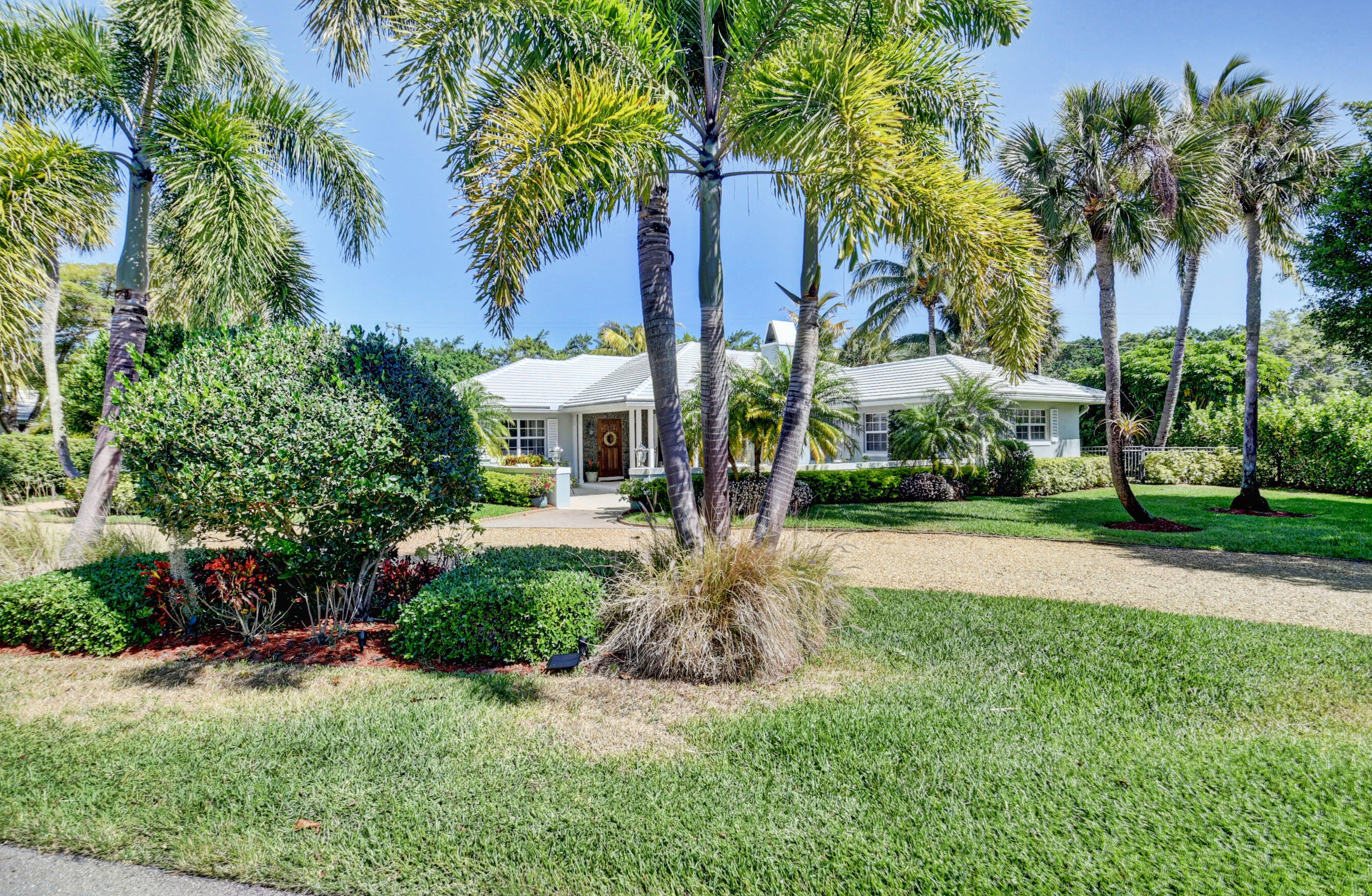 11 Country Road Boynton Beach, FL 33436 - Photo 2 of 22 Front Yard