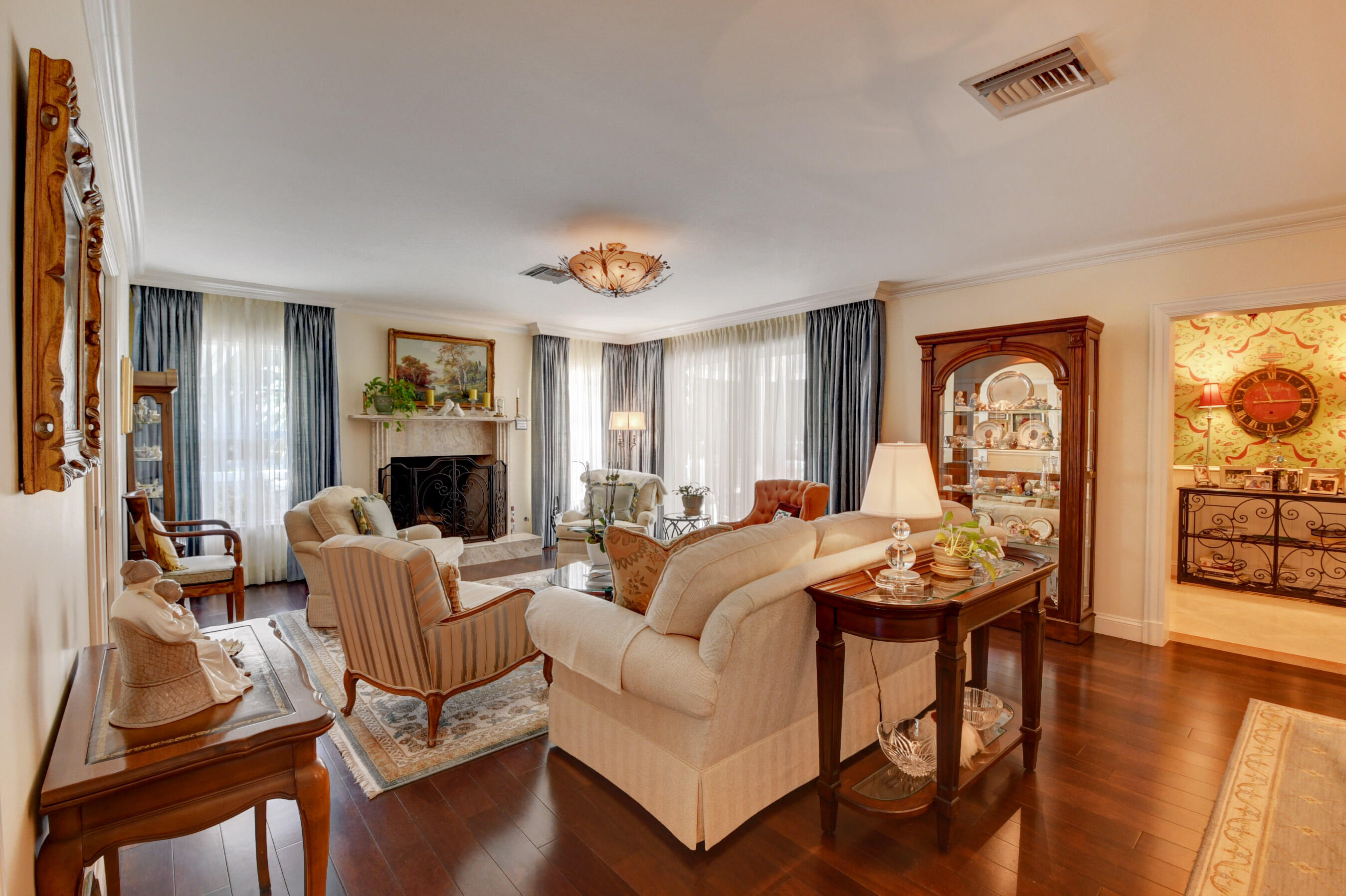 11 Country Road Boynton Beach, FL 33436 - Photo 6 of 22 Living Room