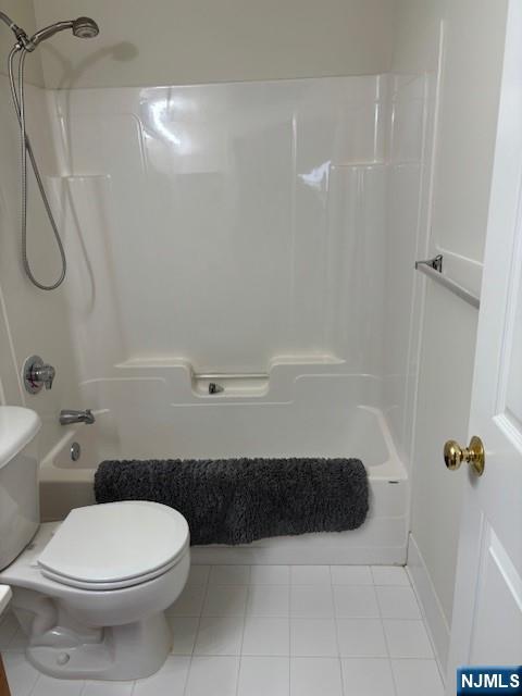 39 Union Street, Unit 301 Hackensack, NJ 07601 - Photo 8 of 14 a bathroom with a toilet and a shower