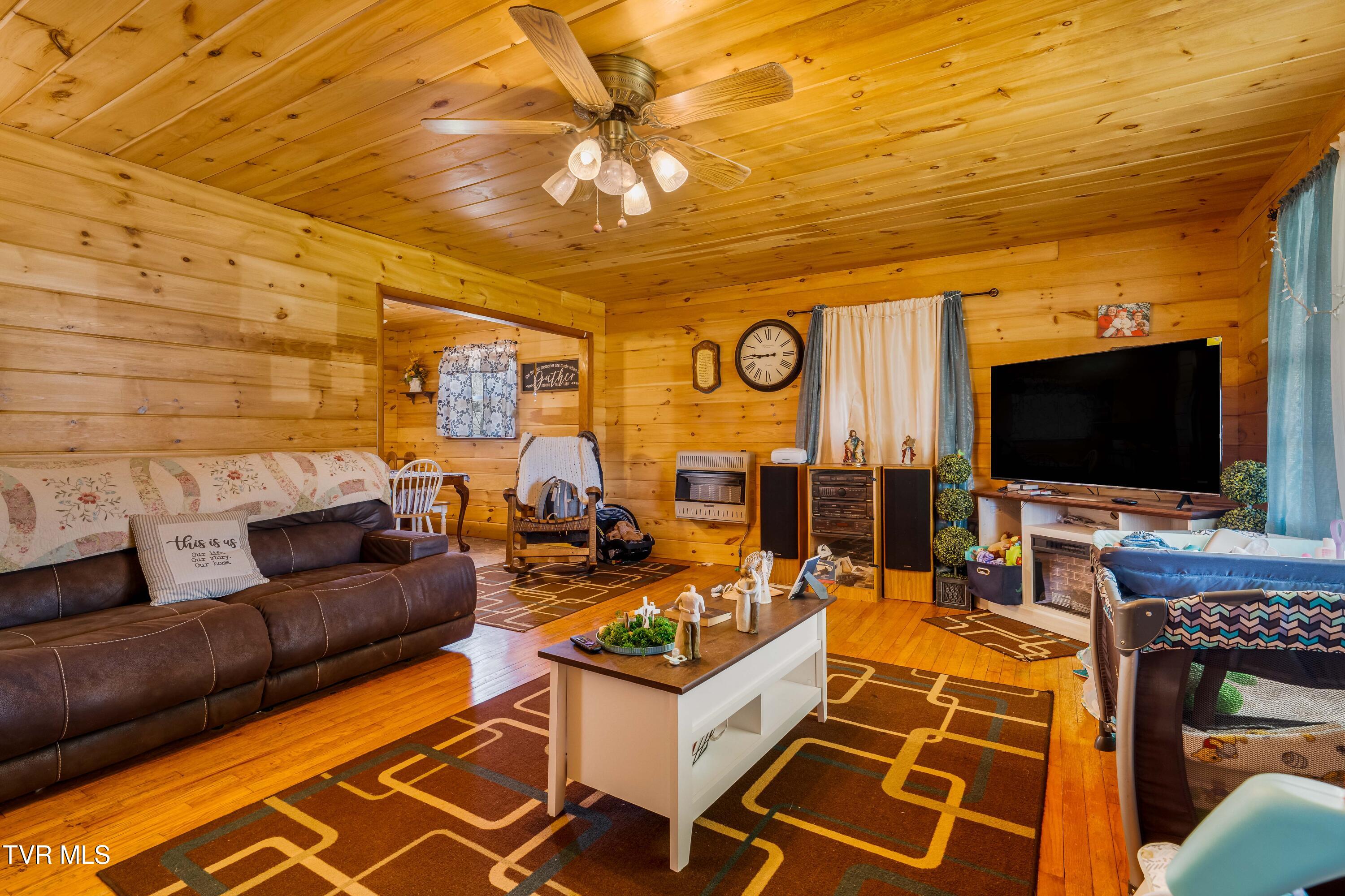 288 Arnold Road Mountain City, TN 37683 - Photo 12 of 27 288 Arnold Rd (26 of 44)