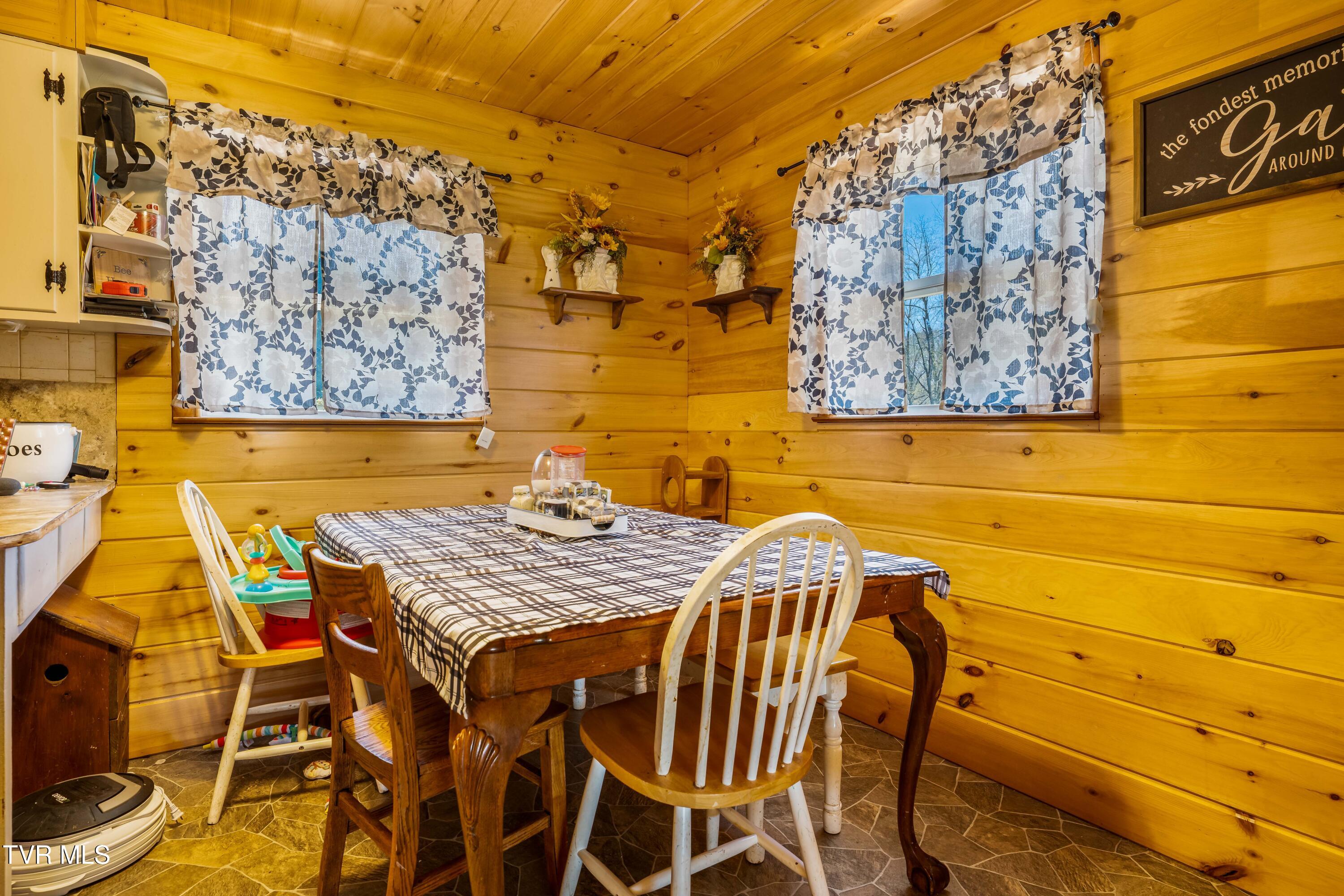 288 Arnold Road Mountain City, TN 37683 - Photo 16 of 27 288 Arnold Rd (30 of 44)