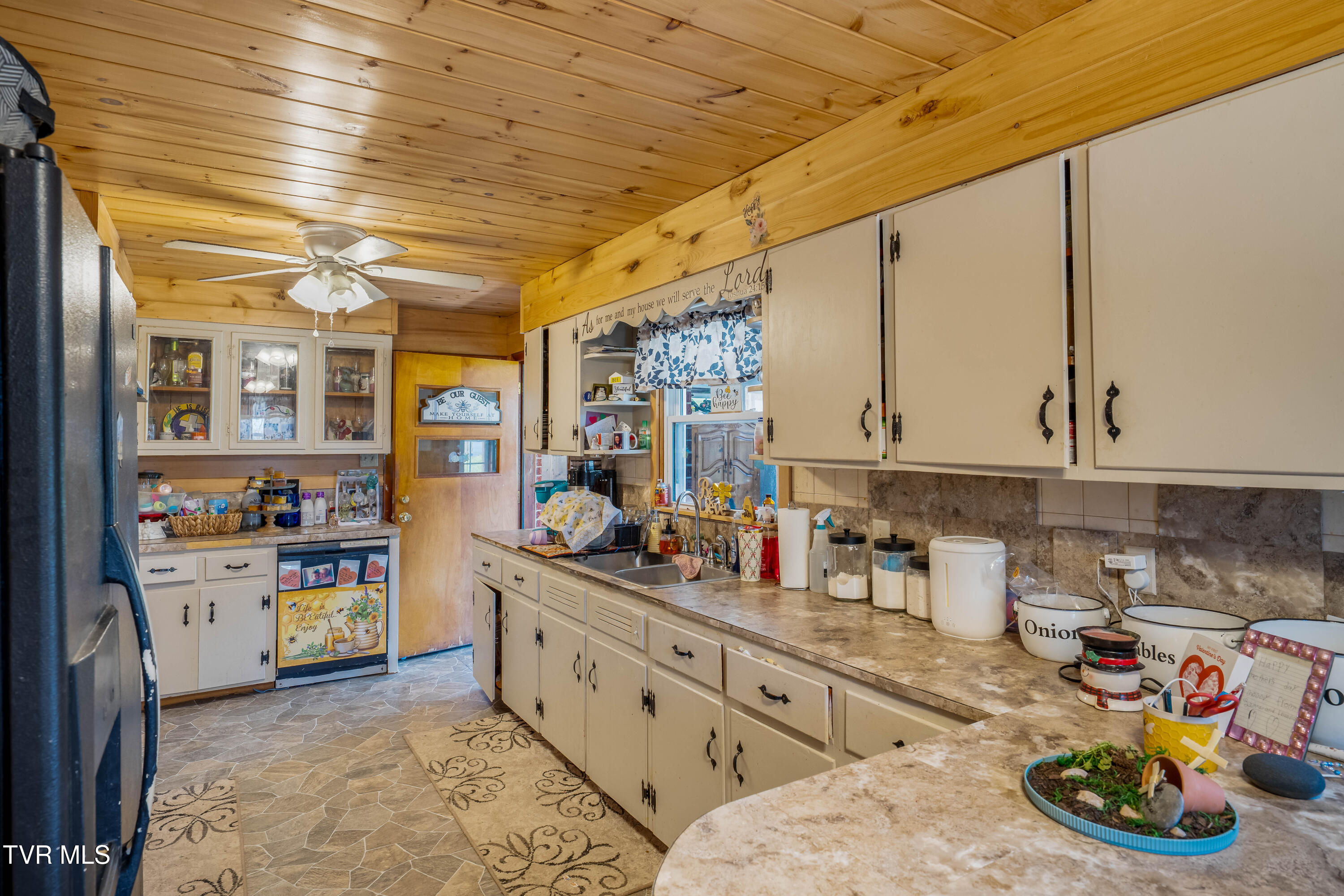 288 Arnold Road Mountain City, TN 37683 - Photo 17 of 27 288 Arnold Rd (31 of 44)