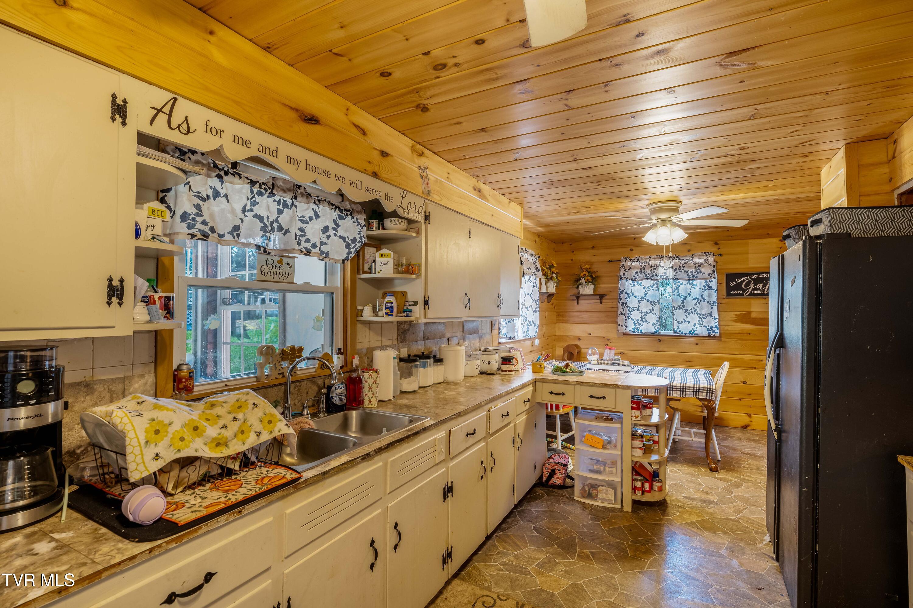 288 Arnold Road Mountain City, TN 37683 - Photo 18 of 27 288 Arnold Rd (33 of 44)