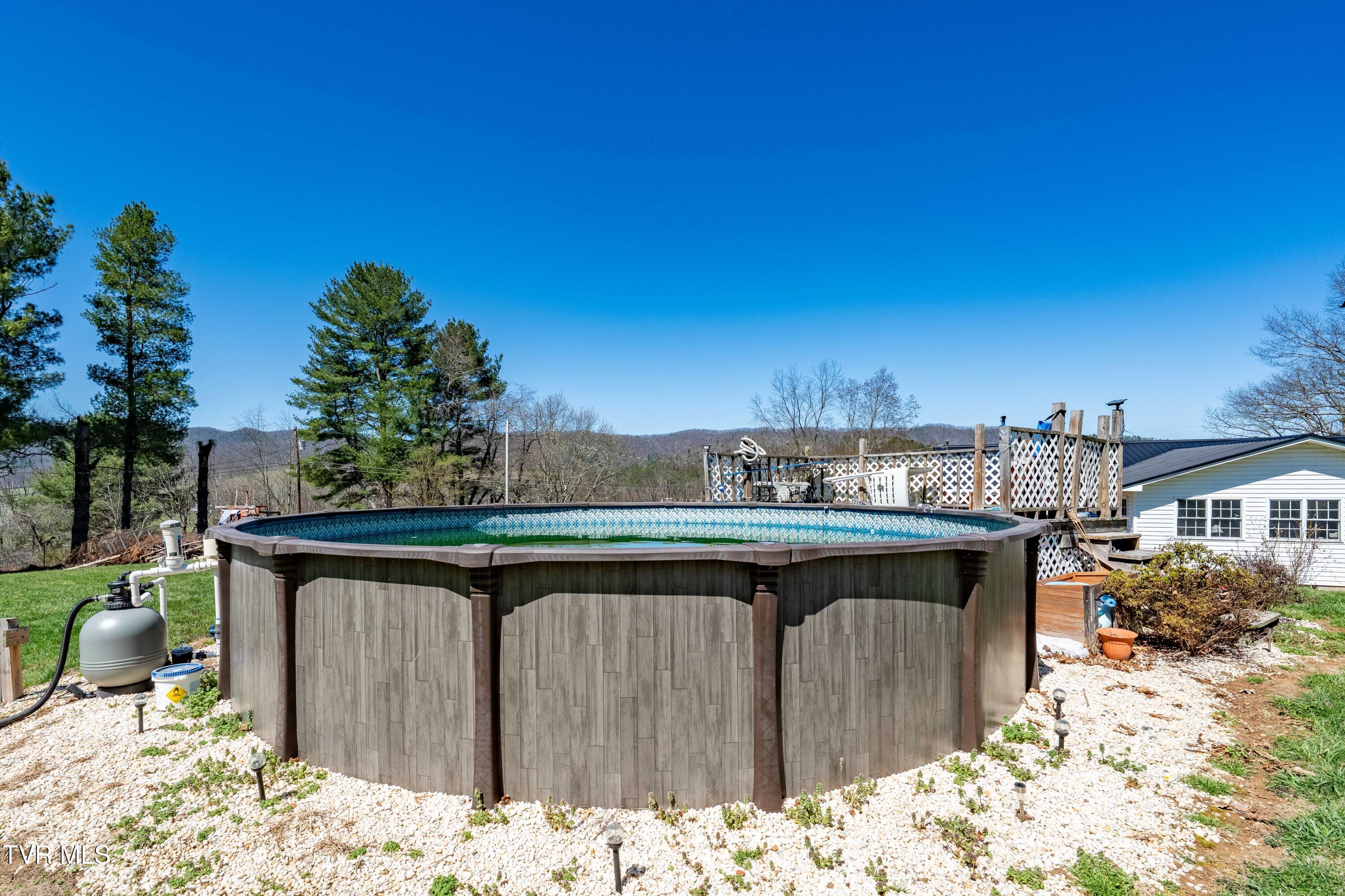 288 Arnold Road Mountain City, TN 37683 - Photo 7 of 27 288 Arnold Rd (18 of 44)