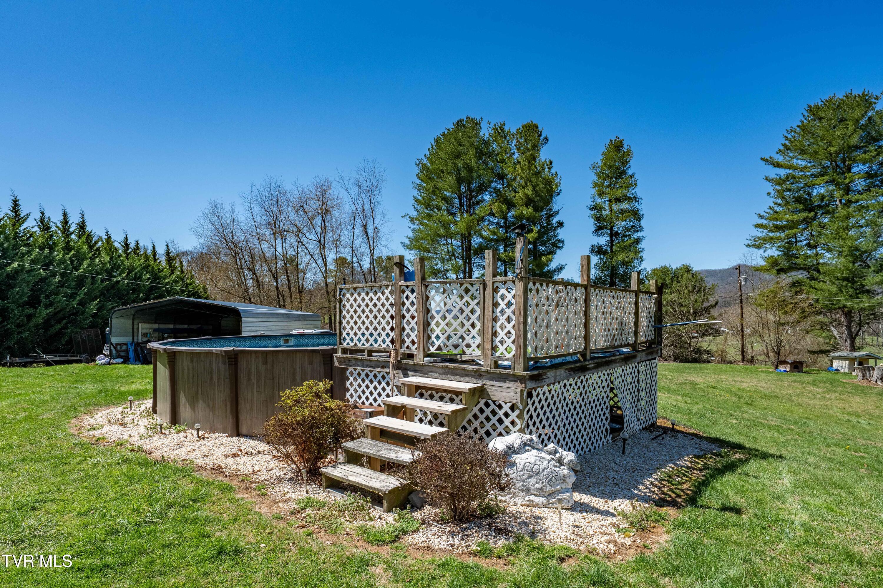 288 Arnold Road Mountain City, TN 37683 - Photo 8 of 27 288 Arnold Rd (17 of 44)