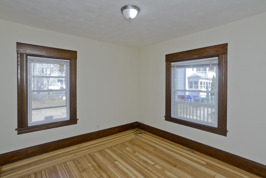 24 Morrell Street Springfield, MA 01104 - Photo 11 of 34