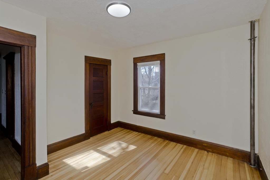 24 Morrell Street Springfield, MA 01104 - Photo 14 of 34