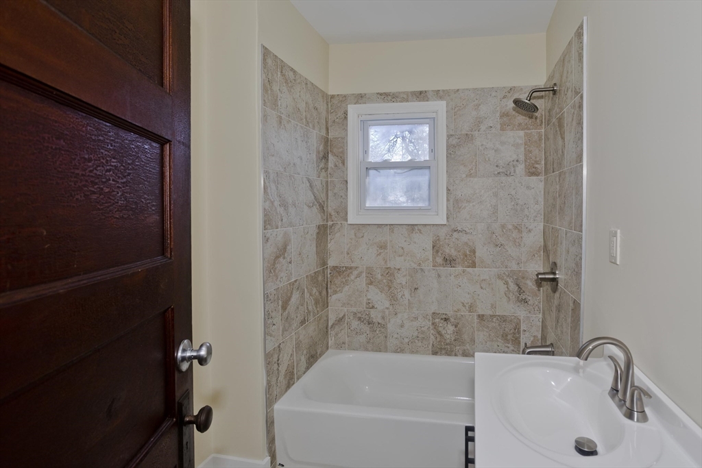 24 Morrell Street Springfield, MA 01104 - Photo 17 of 34