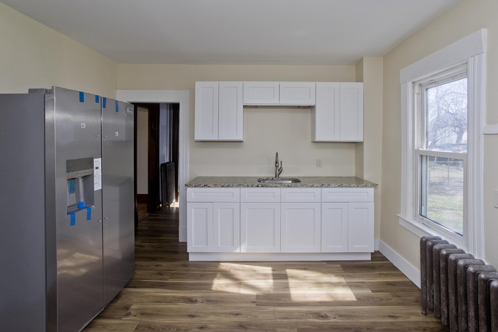 24 Morrell Street Springfield, MA 01104 - Photo 4 of 34