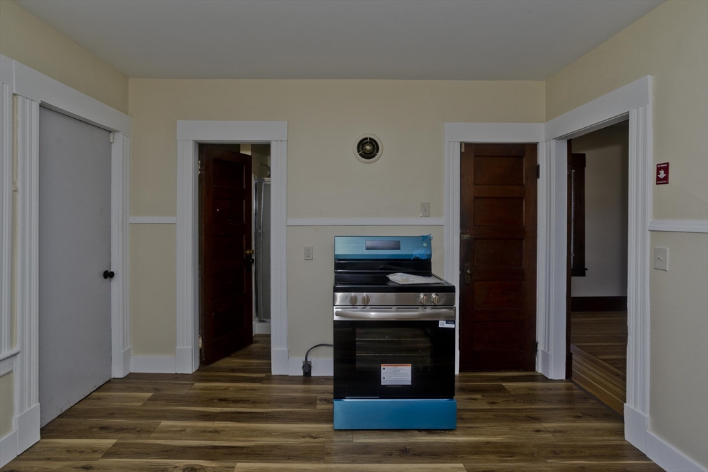 24 Morrell Street Springfield, MA 01104 - Photo 7 of 34