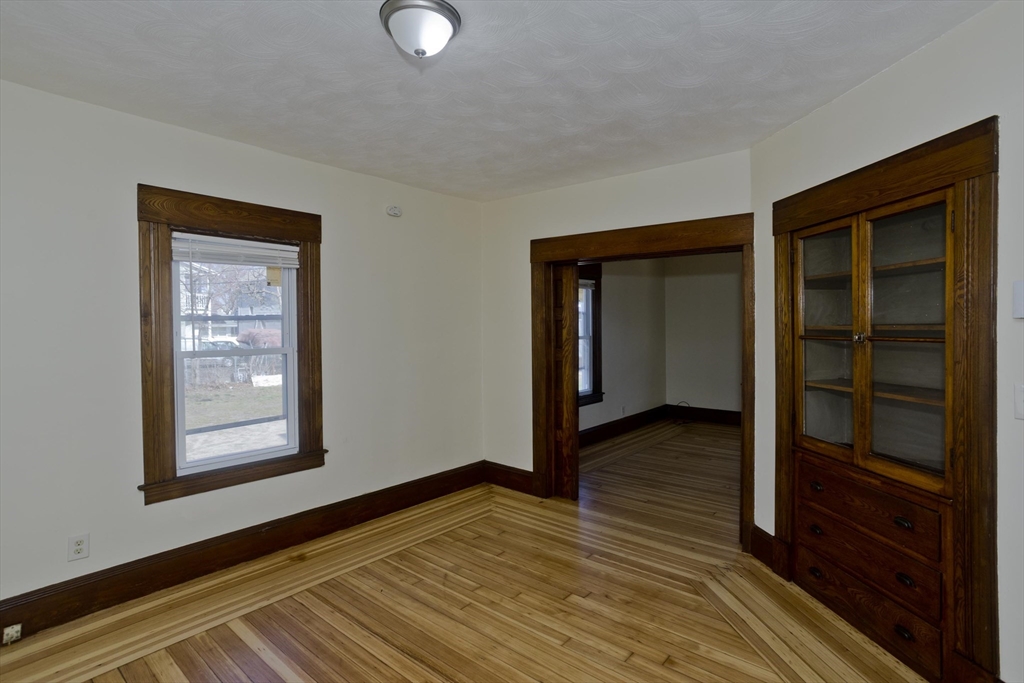 24 Morrell Street Springfield, MA 01104 - Photo 9 of 34