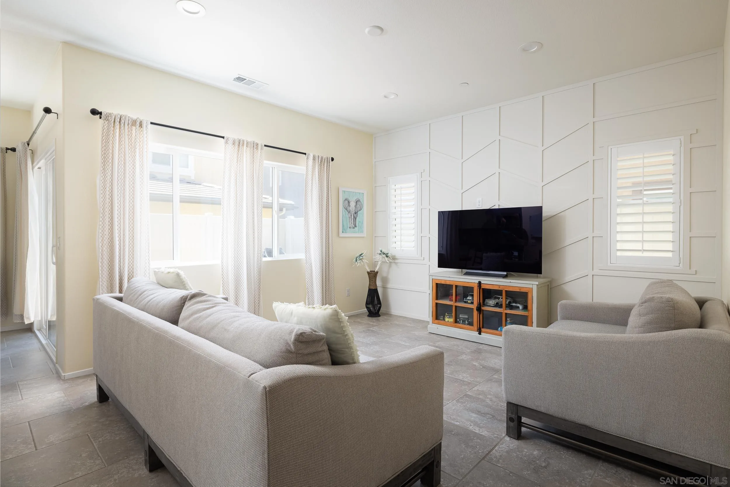 211 Spotted Saddle Way Fallbrook, CA 92028 - Photo 3 of 24 a living room with furniture and a flat screen tv