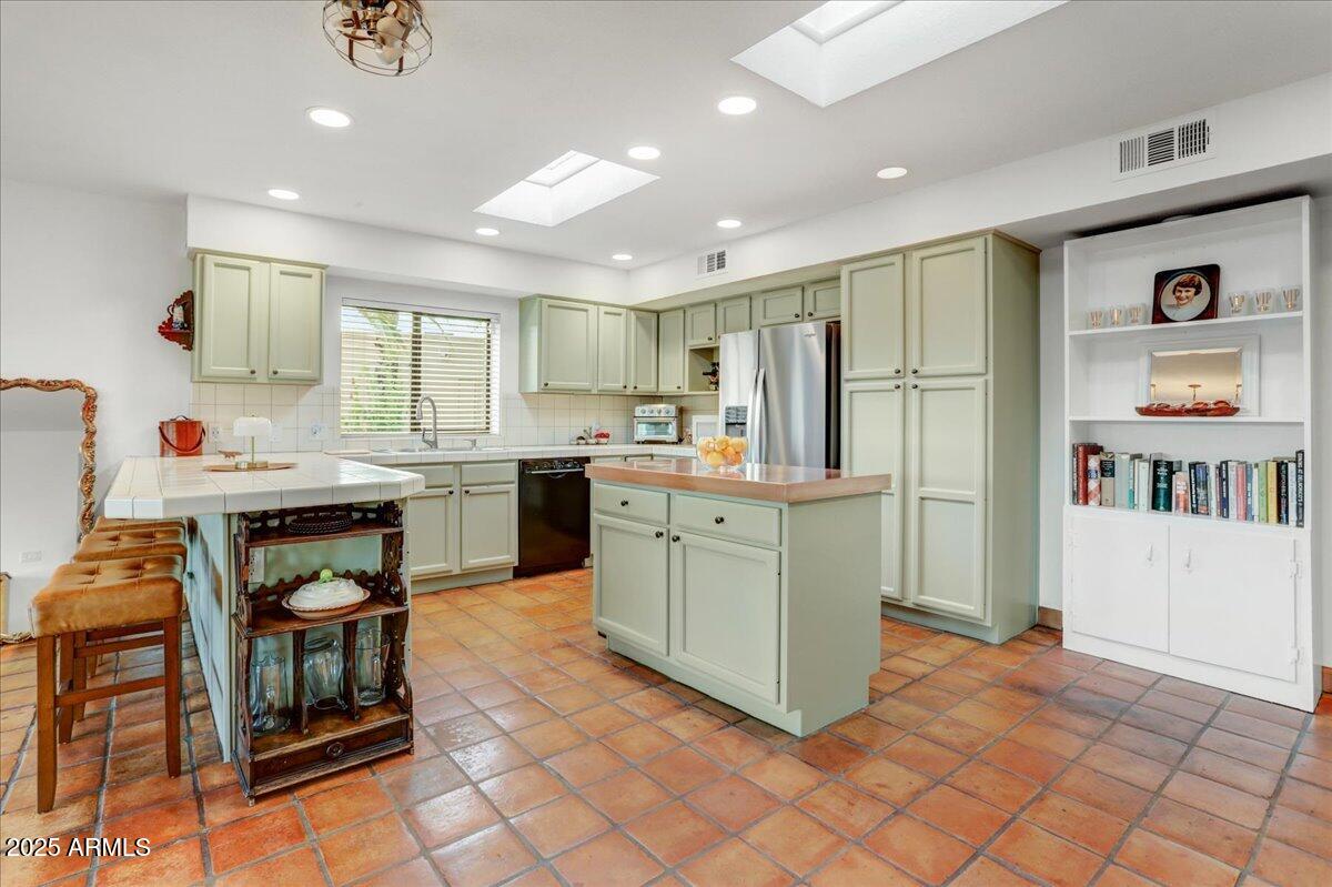 18727 East Avenida Del Ray Rio Verde, AZ 85263 - Photo 11 of 34 16-Kitchen