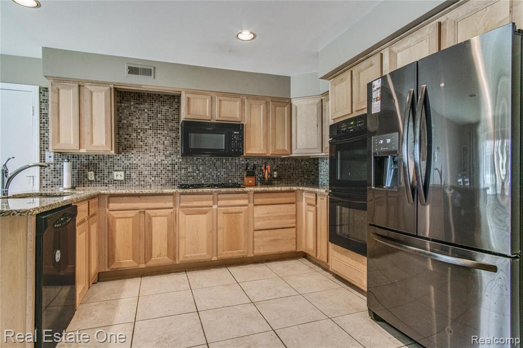 27860 Evergreen Road Lathrup Village, MI 48076 - Photo 5 of 18