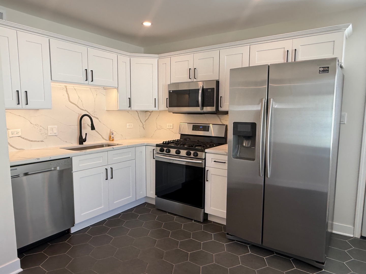 860 Spring Road Elmhurst, IL 60126 - Photo 5 of 20