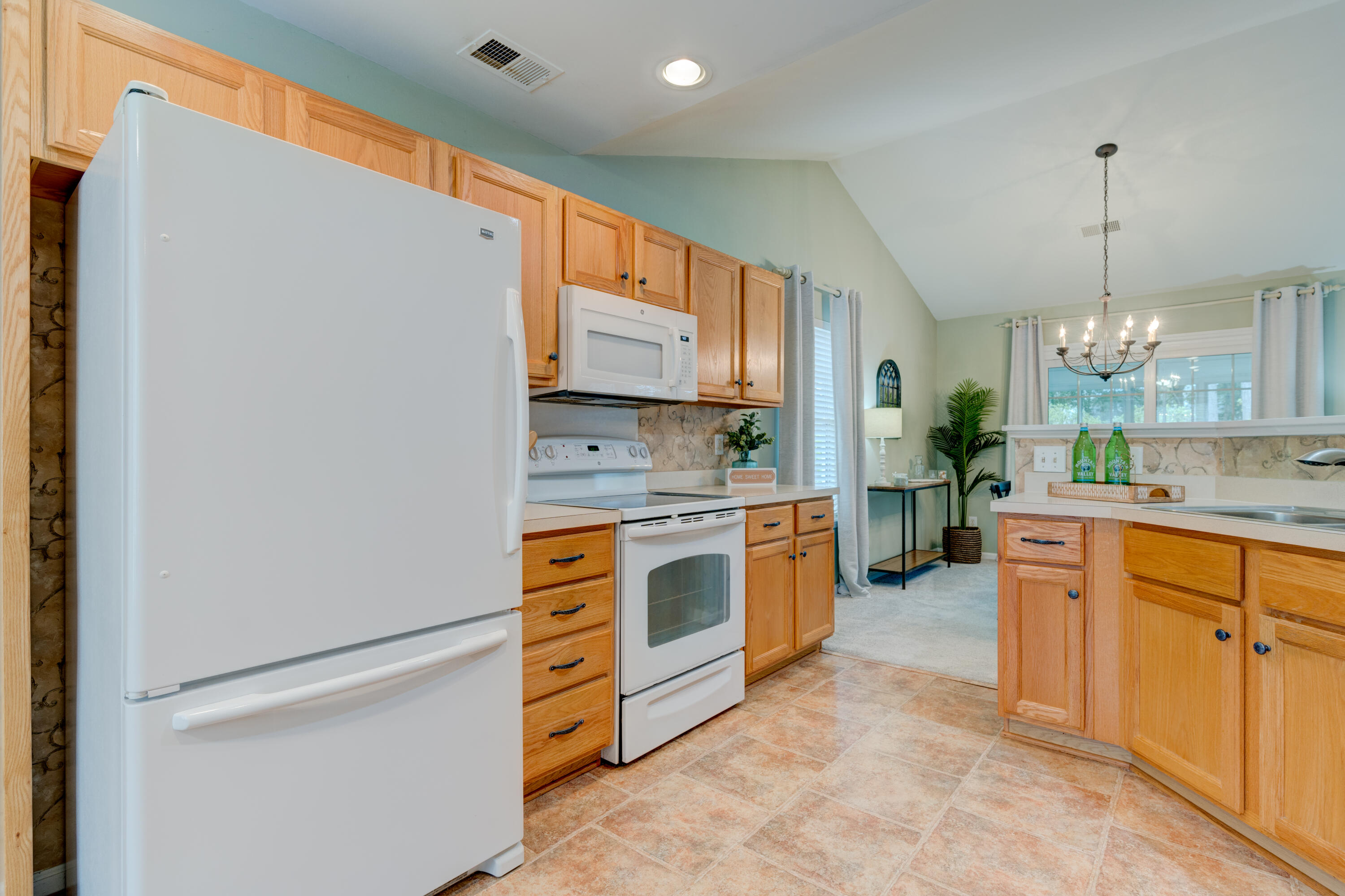 527 Pointe Of Oaks Road Summerville, SC 29485 - Photo 17 of 51 20