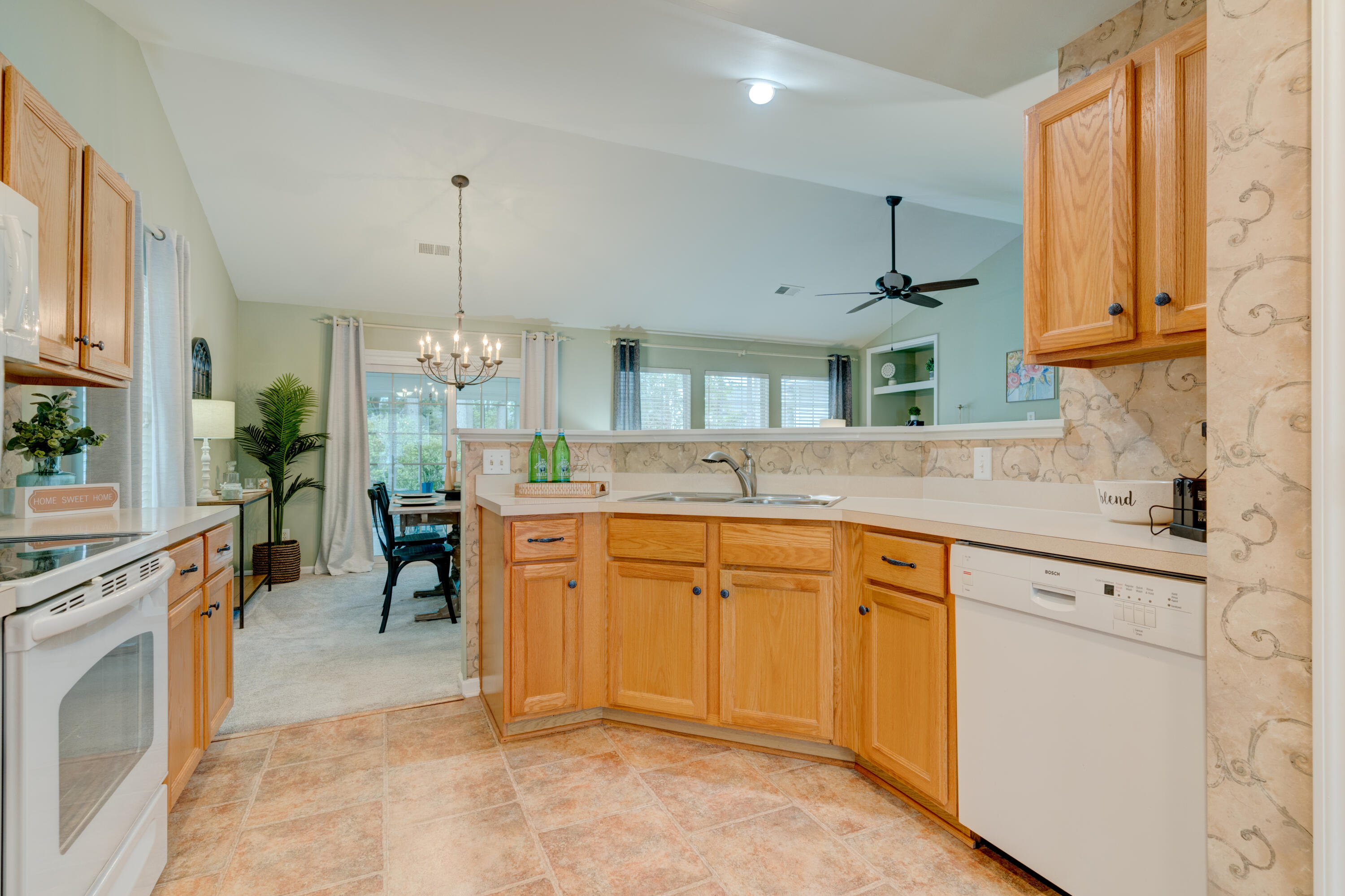 527 Pointe Of Oaks Road Summerville, SC 29485 - Photo 18 of 51 21