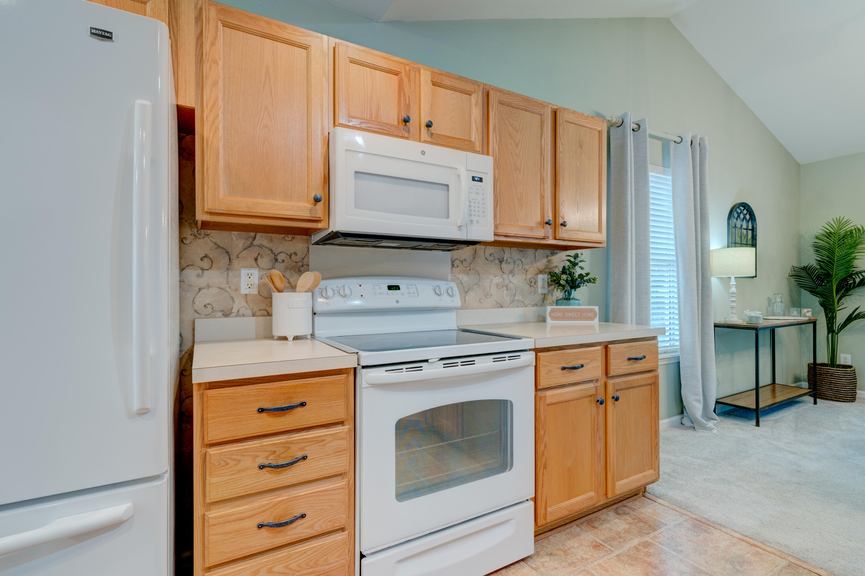 527 Pointe Of Oaks Road Summerville, SC 29485 - Photo 19 of 51 22