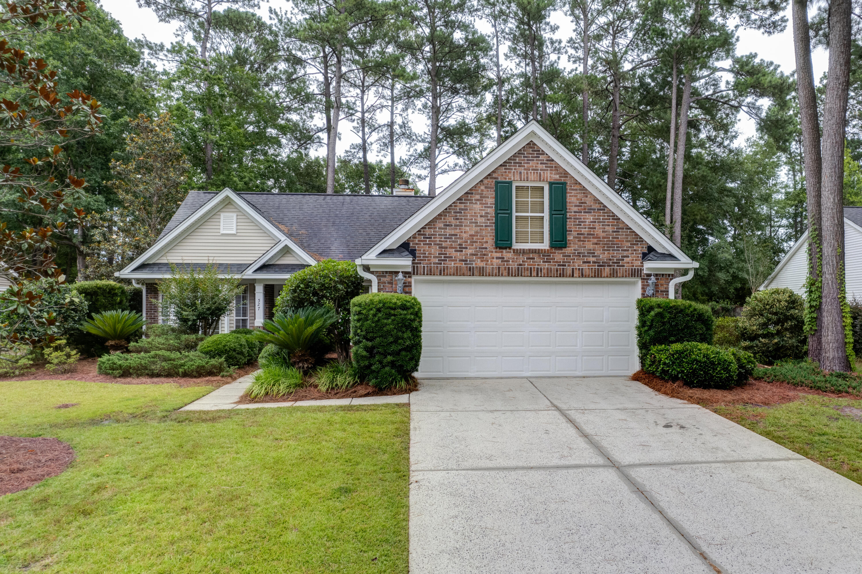 527 Pointe Of Oaks Road Summerville, SC 29485 - Photo 3 of 51 3