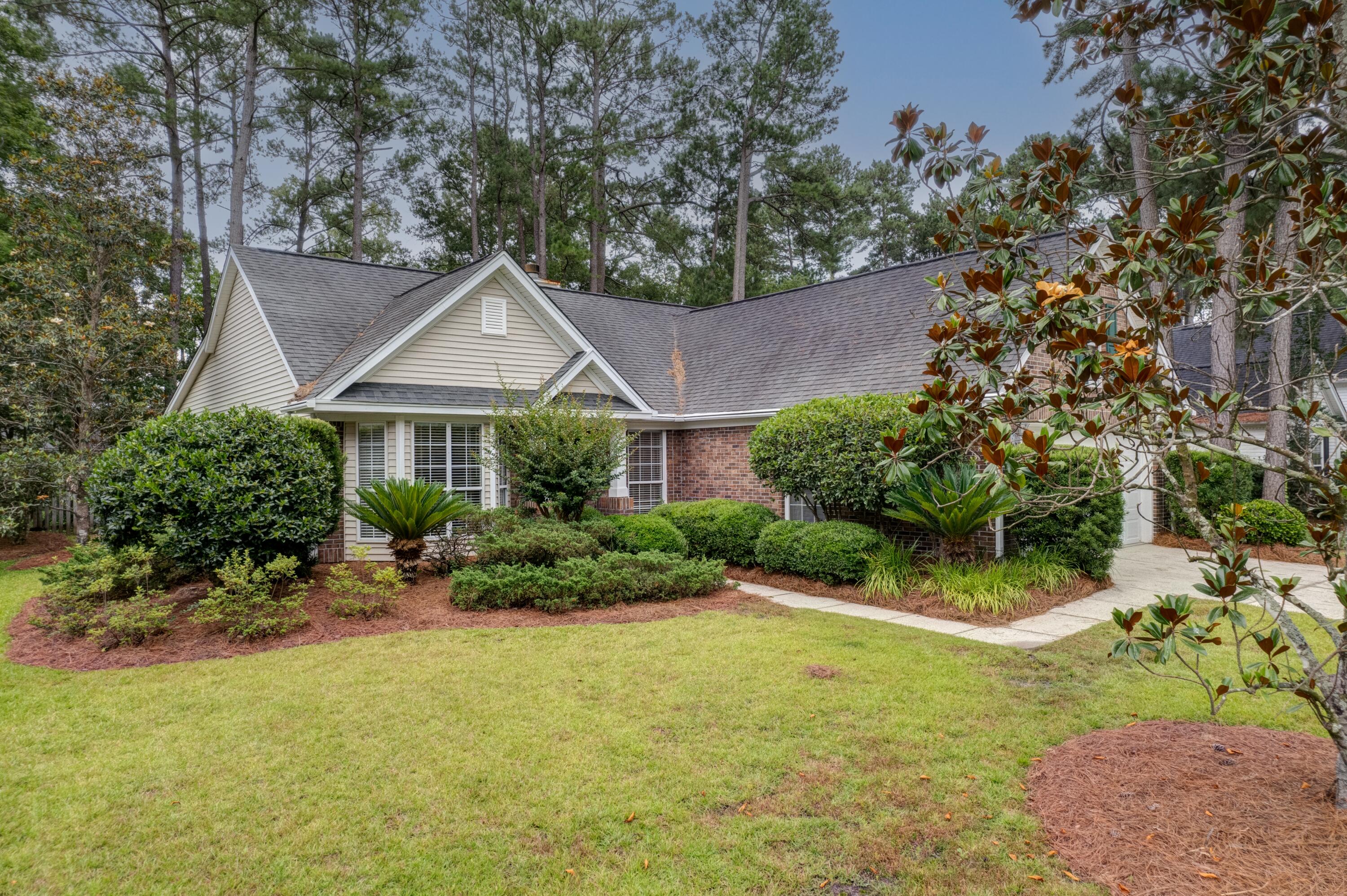 527 Pointe Of Oaks Road Summerville, SC 29485 - Photo 4 of 51 4