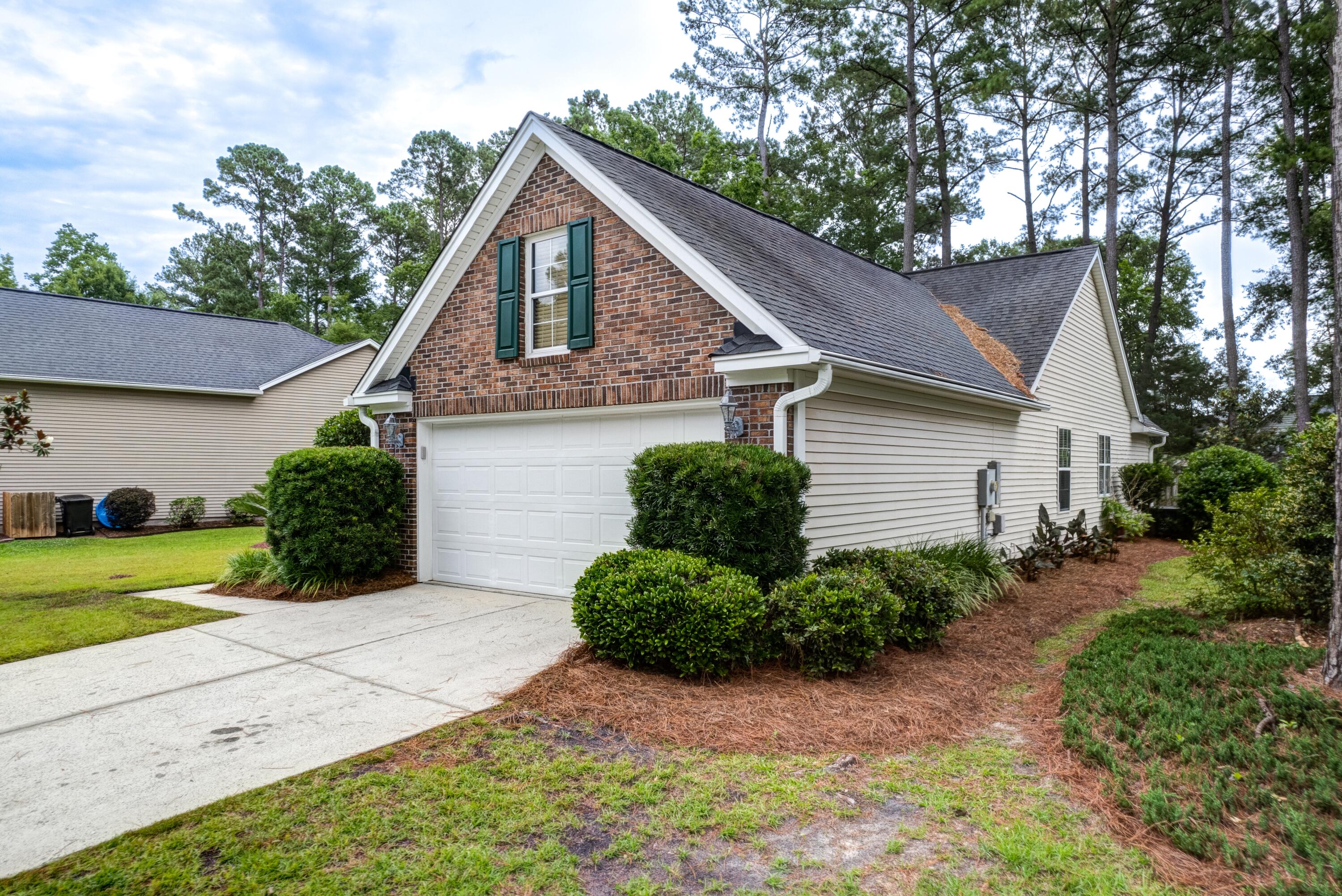 527 Pointe Of Oaks Road Summerville, SC 29485 - Photo 7 of 51 8