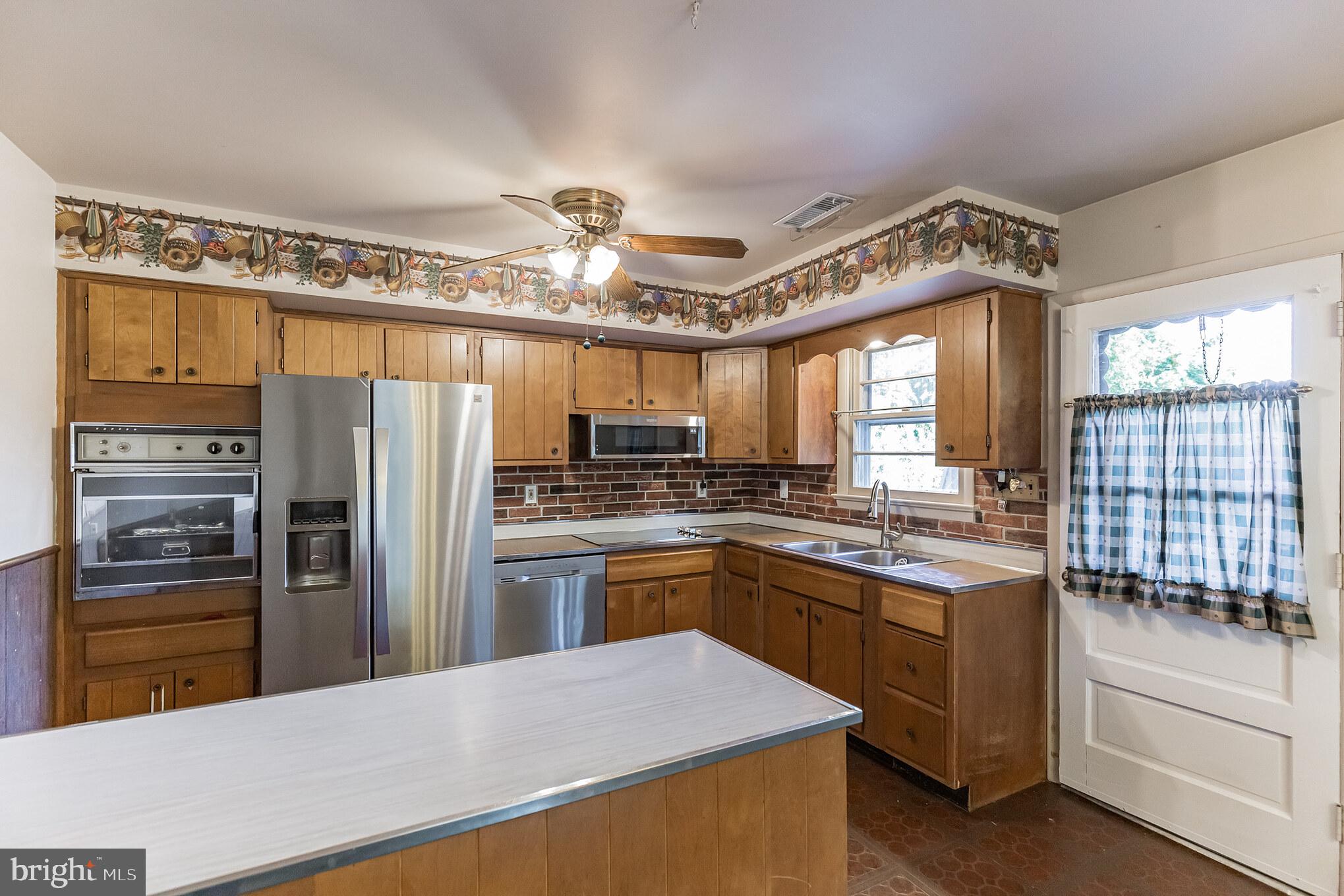 9814 Old Solomons Island Road Owings, MD 20736 - Photo 12 of 30 Gallery Image 12