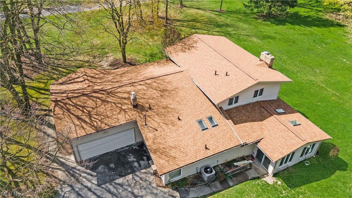 3323 Spring Valley Road Akron, OH 44333 - Photo 3 of 31