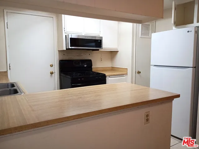 $439,995 | 5832 Bowcroft Street, Unit 4, Los Angeles, CA 90016