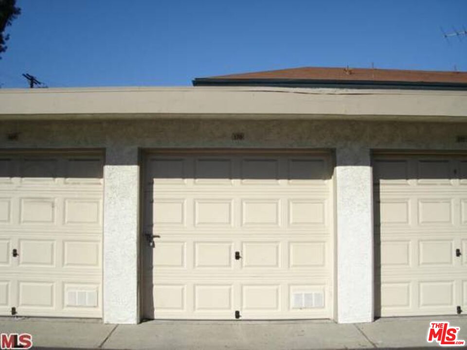 5832 Bowcroft Street, Unit 4 Los Angeles, CA 90016 - Photo 13 of 34 a view of front door