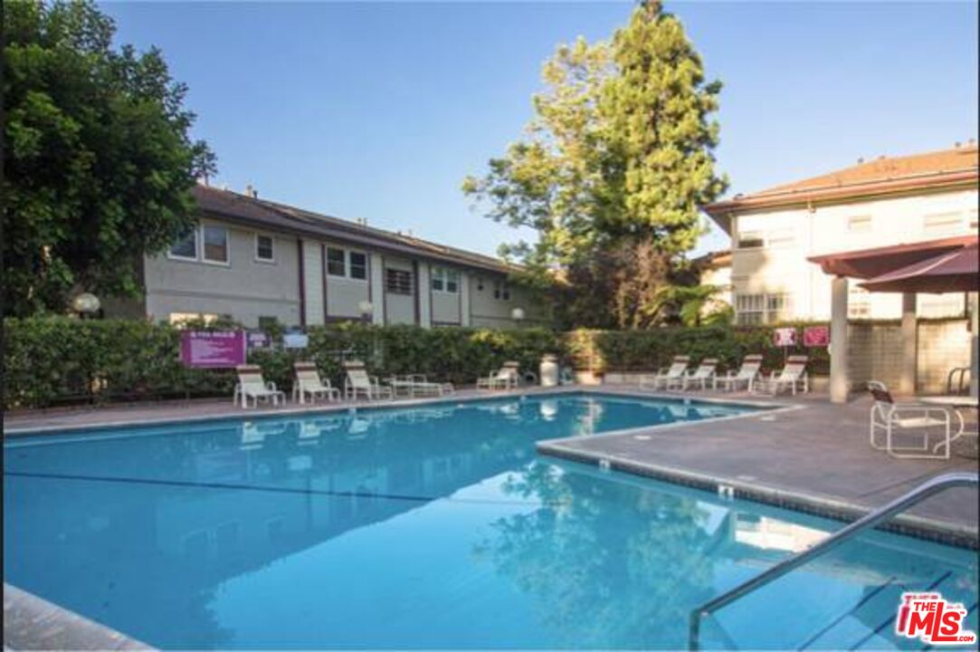 5832 Bowcroft Street, Unit 4 Los Angeles, CA 90016 - Photo 21 of 34 a view of a house with backyard porch and sitting area